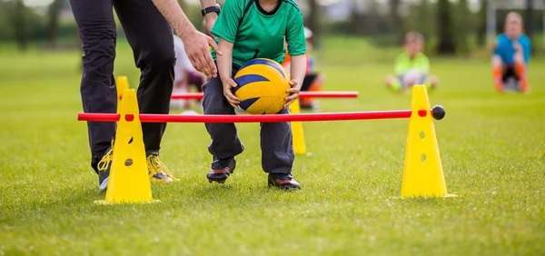 美媒模拟交易：湖人送出克莱伯+克内克特+文森特+首轮单换威金斯